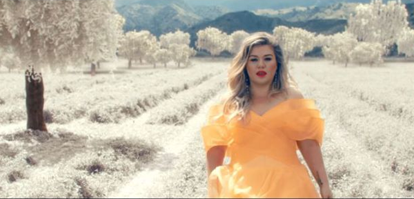 Kelly Clarkson, Love so soft: testo