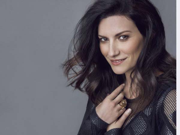 Laura Pausini, post su Instagram su Bibbiano