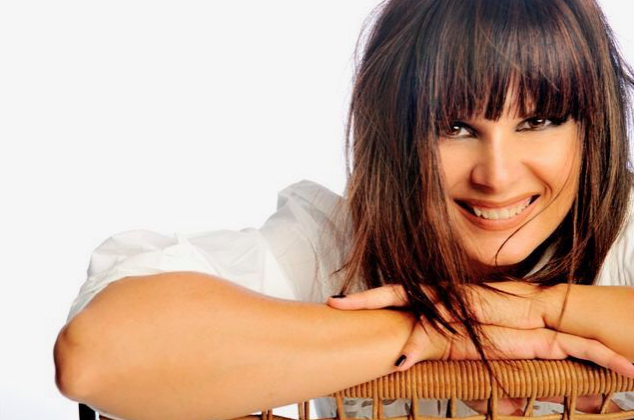 Silvia Mezzanotte presenta il nuovo singolo, "Aspetta un attimo"